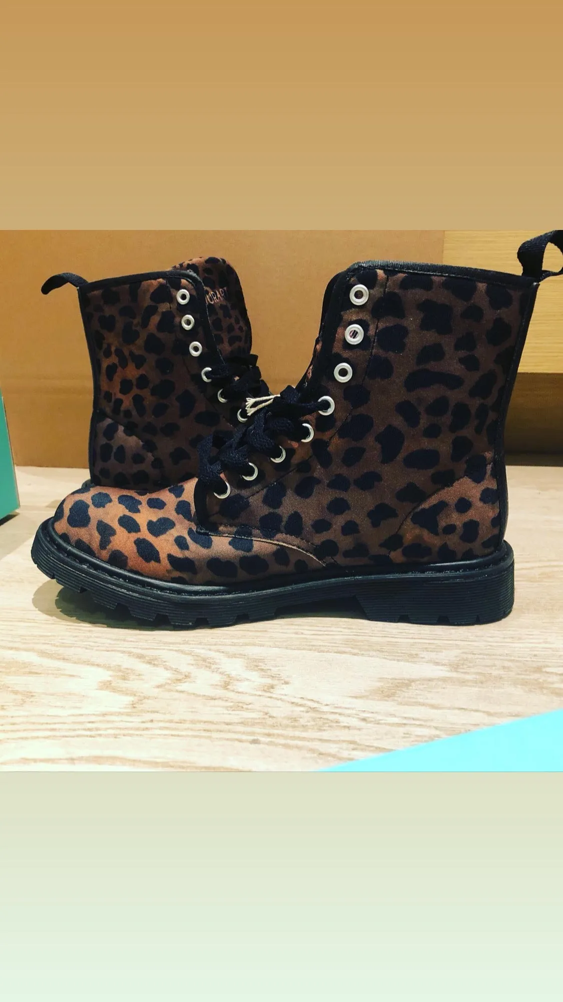 Brown Leopard Women's Boots, Animal Print Winter Laced-Up Canvas Hikers Boots For Ladies