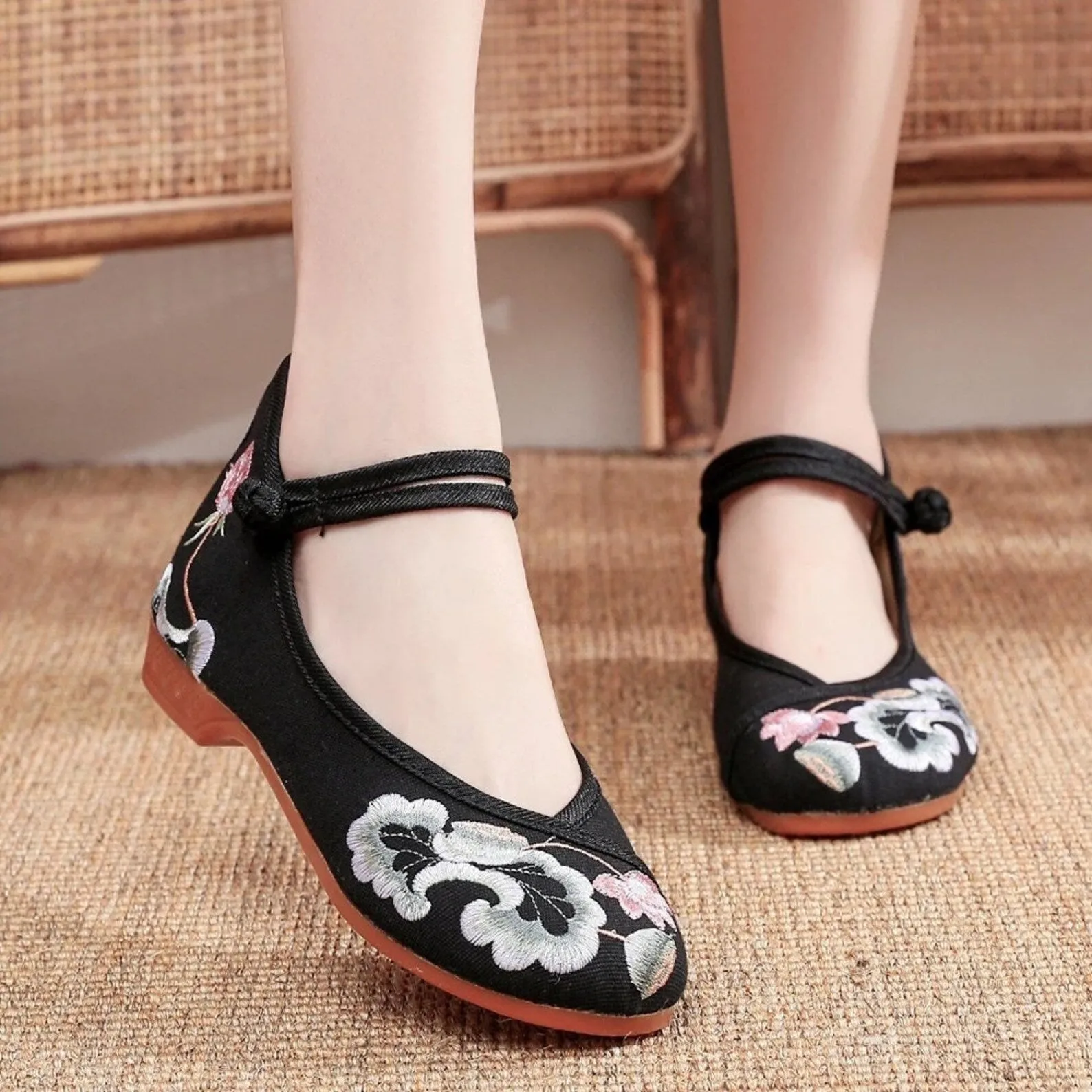 Hanfu Shoes: Lotus